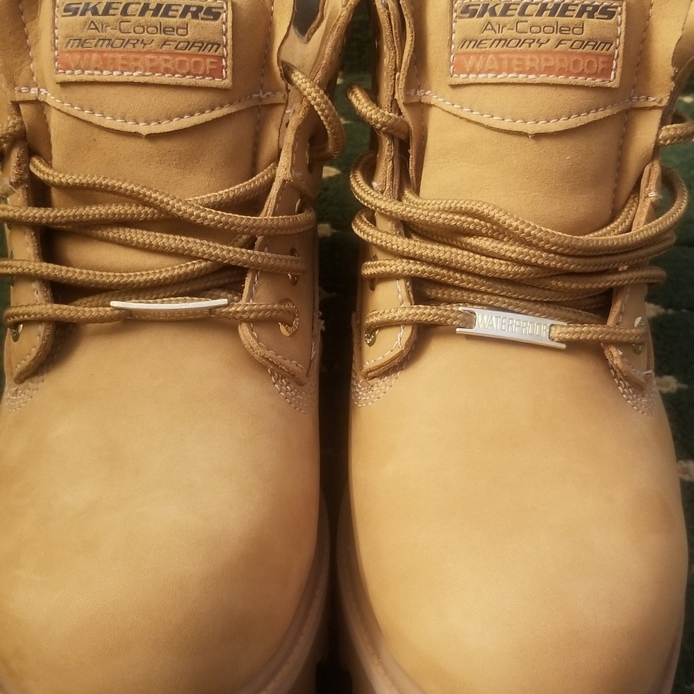 BRAND NEW SKETCHERS BOOTS